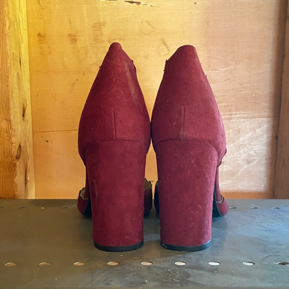Marc Fisher Scalloped Red Heels - Picture 3 of 3